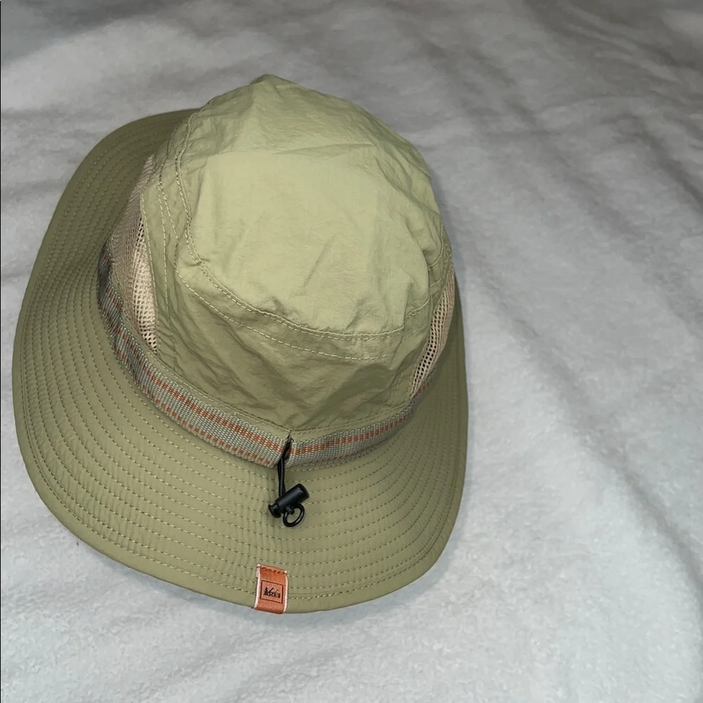 REI Co-Op Unisex Size S/M Khaki Vented Explorer Strap Hiking Outdoor Bucket Hat
